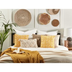 Zestaw 2 poduszek dekoracyjnych GINNALA Bawełna 45 x 45 cm Żółty Wzór roślinny