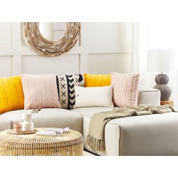 Zestaw 2 poduszek dekoracyjnych PUMILA Sztuczne futro 45 x 45 cm Pastelowy róż Jednolity