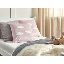 2 welurowe poduszki dekoracyjne haftowane w chmury 45 x 45 cm różowe IPOMEA