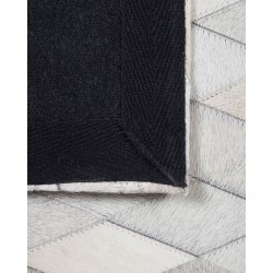 Dywan patchwork skórzany 140 x 200 cm czarno-biały MALDAN