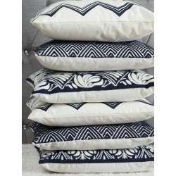 Zestaw 2 poduszek dekoracyjnych NEMESIA Bawełna 45 x 45 cm Ciemnoniebieski Ikat