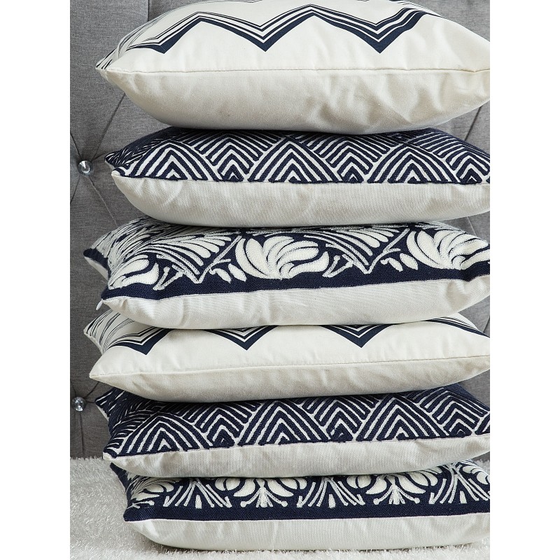 Zestaw 2 poduszek dekoracyjnych NEMESIA Bawełna 45 x 45 cm Ciemnoniebieski Ikat