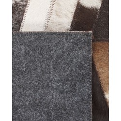 Dywan patchwork skórzany 140 x 200 cm brązowo-biały AKYELE