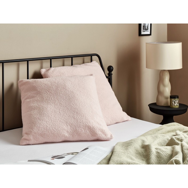 Zestaw 2 poduszek dekoracyjnych LEUZEA Boucle 60 x 60 cm Pastelowy róż Jednolity