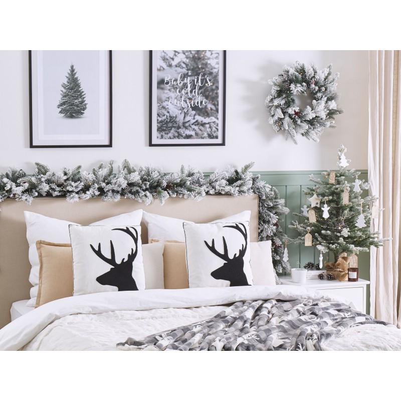 Zestaw 2 poduszek dekoracyjnych SHADRACK Bawełna 45 x 45 cm Biały Wzór świąteczny