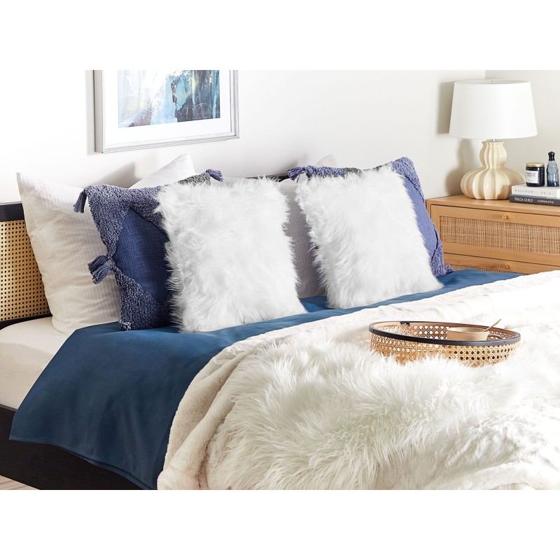 Zestaw 2 poduszek dekoracyjnych LUBHA Sztuczne futro 42 x 42 cm Biały Jednolity