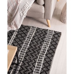 Dywan skórzany 140 x 200 cm czarny z beżowym FEHIMLI