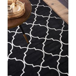 Dywan z wiskozy 140 x 200 cm czarny YELKI