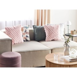 Zestaw 2 poduszek dekoracyjnych PURSLANE Sztuczne futro 43 x 43 cm Pastelowy róż Wzór geometryczny