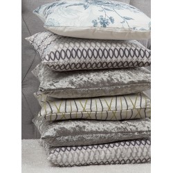 Zestaw 2 poduszek dekoracyjnych HOSTA Welur 45 x 45 cm Szary Jednolity