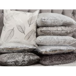 Zestaw 2 poduszek dekoracyjnych CLEMATIS Sztuczne futro 45 x 45 cm Jasnoszary Jednolity