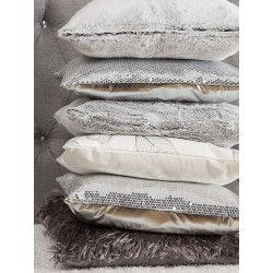 Zestaw 2 poduszek dekoracyjnych CLEMATIS Sztuczne futro 45 x 45 cm Jasnoszary Jednolity