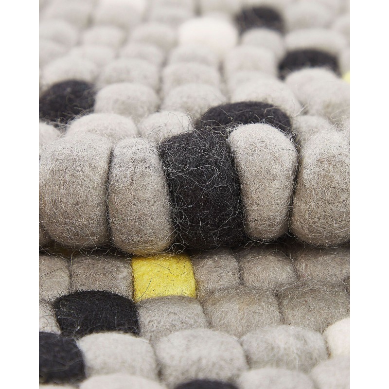 Dywan okrągły z filcowych kulek ⌀ 140 cm jasnoszary PENEK