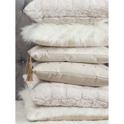 Zestaw 2 poduszek dekoracyjnych DAISY Sztuczne futro 45 x 45 cm Jasnobeżowy Jednolity