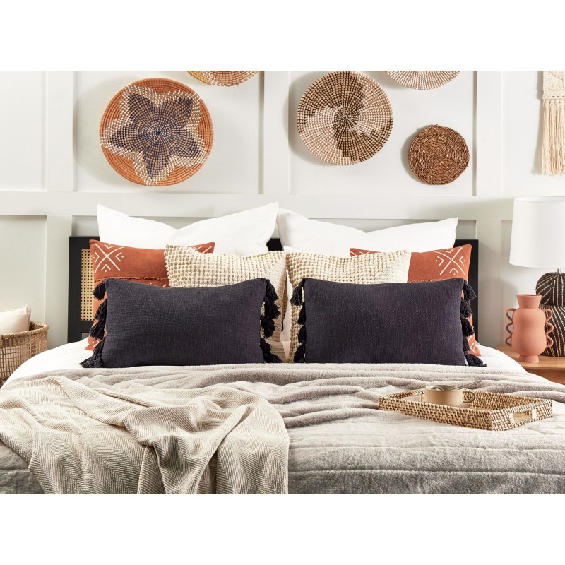 Poduszka dekoracyjna LYTHRUM Bawełna 55 x 35 cm Czarny Jednolity