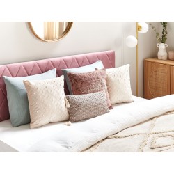 Zestaw 2 poduszek dekoracyjnych YARROW Welur 45 x 45 cm Beżowy Wzór geometryczny