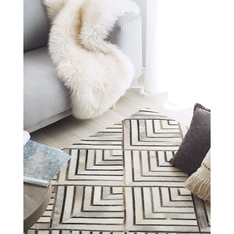 Dywan patchwork skórzany 140 x 200 cm beżowy TEKIR