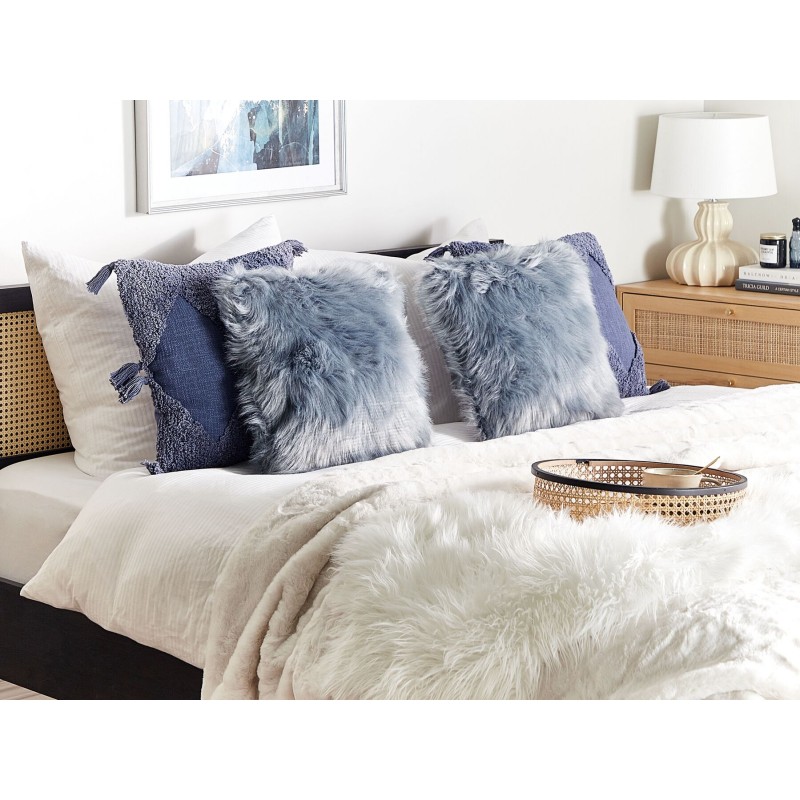 Zestaw 2 poduszek dekoracyjnych LUBHA Sztuczne futro 42 x 42 cm Ciemnoniebieski Jednolity